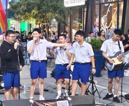 Pony Junior แสดงดนตรี Siam Square Walking Street
